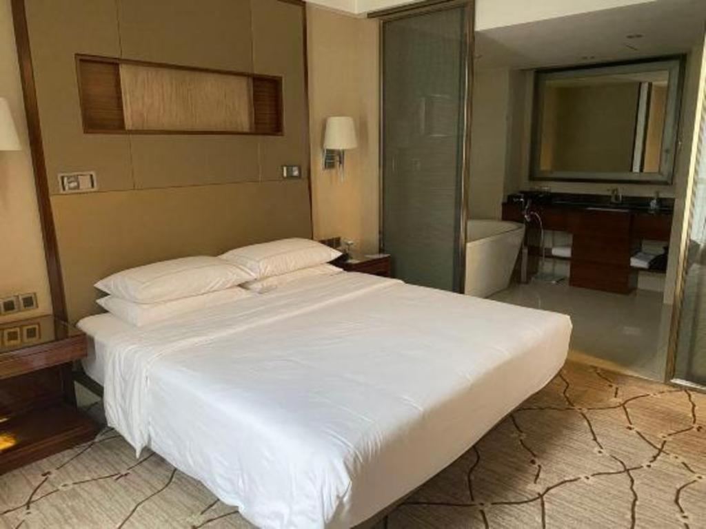 Jinan Silver Plaza Quancheng Hotel ภายนอก รูปภาพ