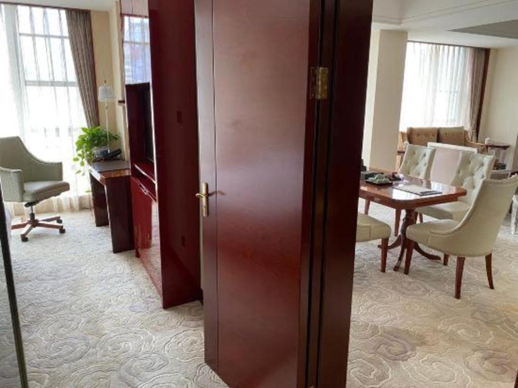 Jinan Silver Plaza Quancheng Hotel ภายนอก รูปภาพ