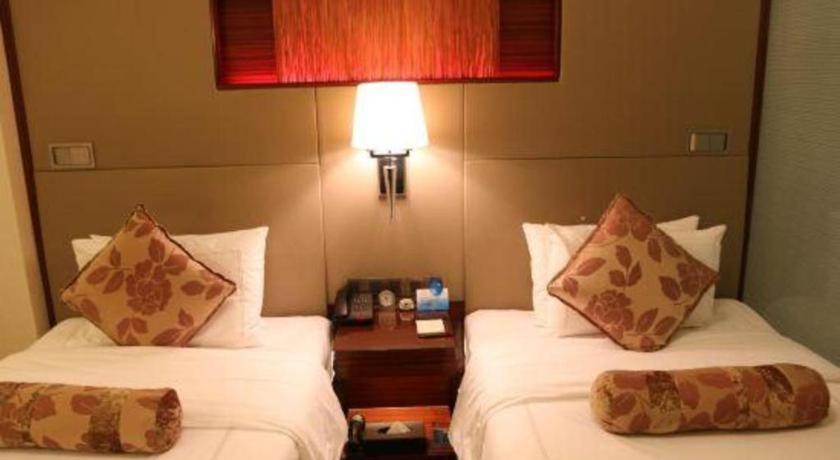 Jinan Silver Plaza Quancheng Hotel ภายนอก รูปภาพ